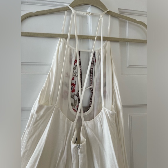 Gorgeous LUSH dress size Medium white with embroidery NWOT - Picture 4 of 7
